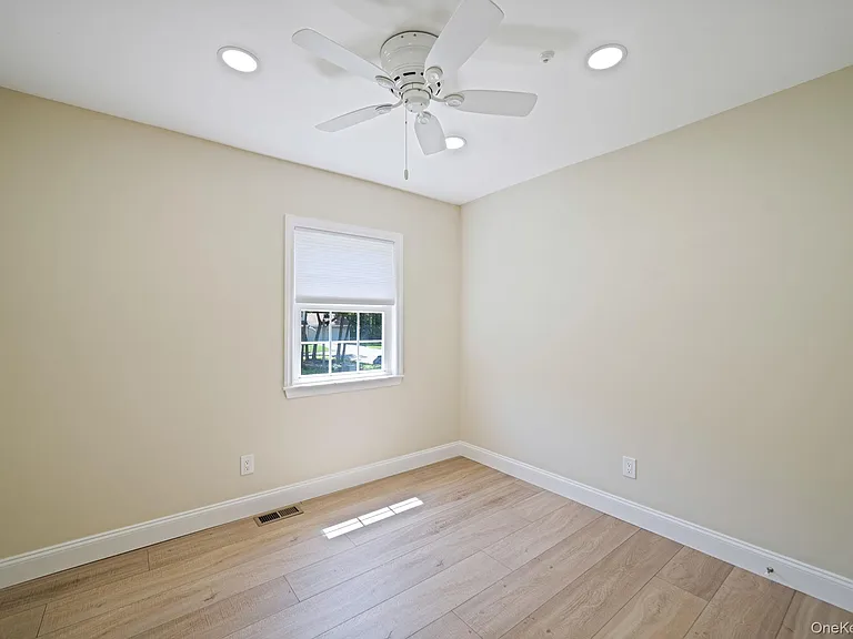 17 Bartlett Cmns — Photo 15
