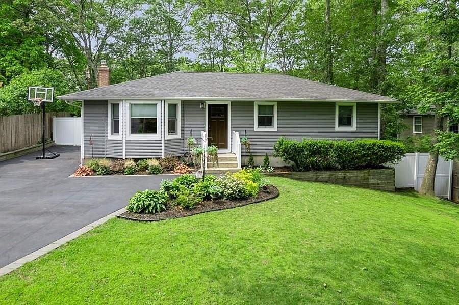 1st image of 185 Carlton Drive E