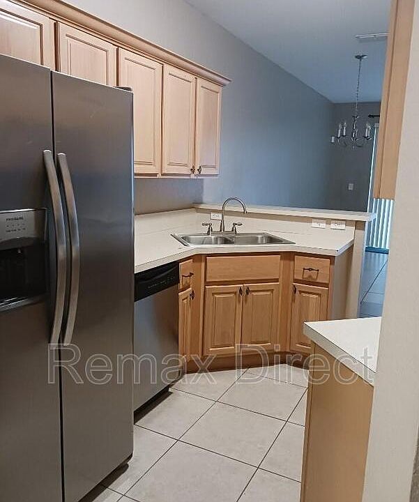 2nd image of 795 Pipers Cay Dr