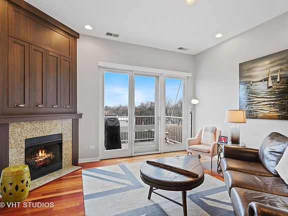 5th image of 3021 W Armitage Ave APT 407