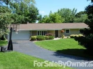 205 S Oakridge Dr, North Prairie, WI 53153