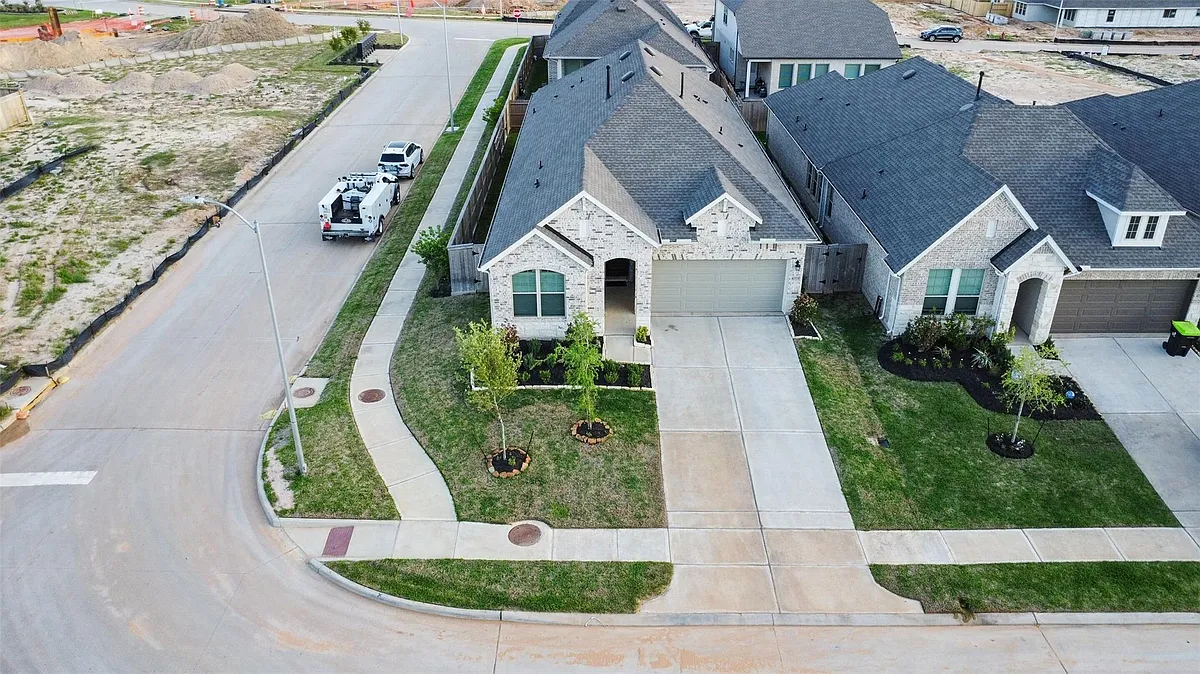 Building Photo - 42533 Summer Crest Rd