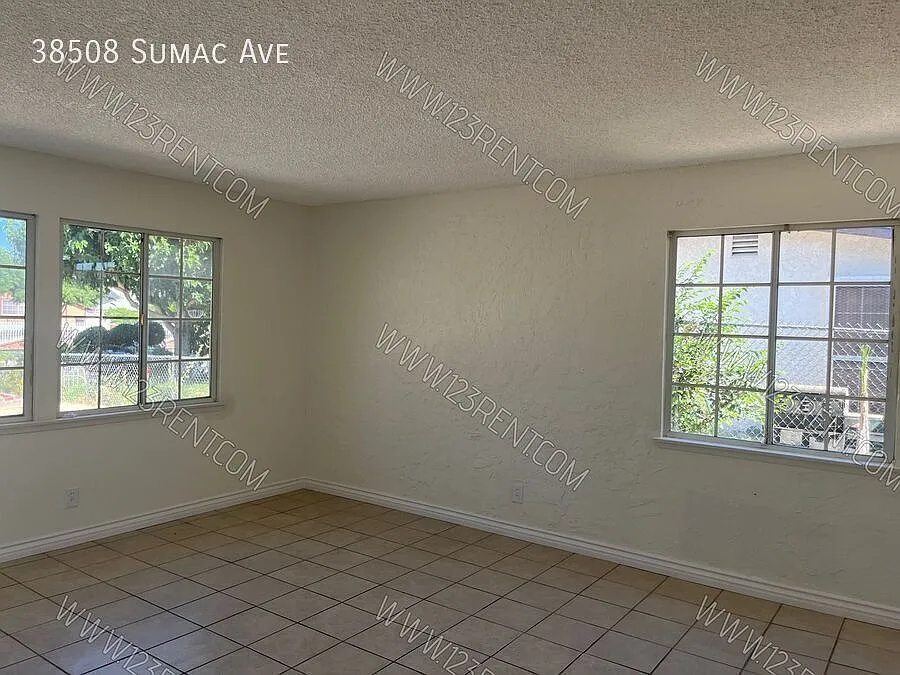3bd/2bth Palmdale East Single Family Home W/Private Yard — Photo 4