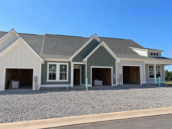 111 Harmony Cir, Cartersville, GA 30120