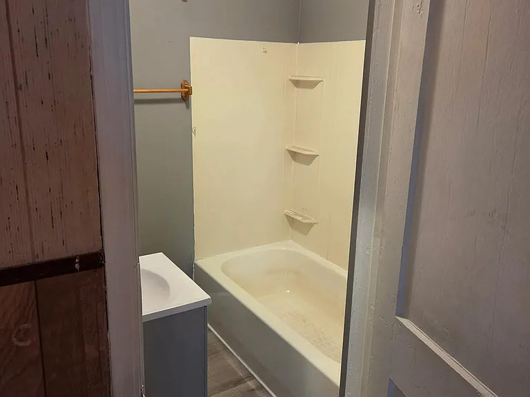 1023 Warren Rd #B — Photo 2