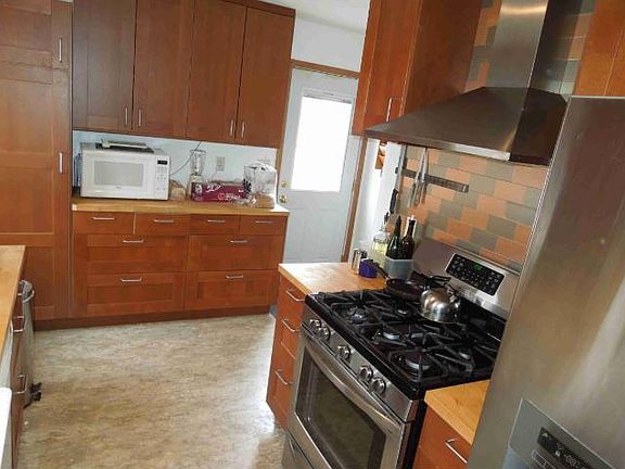 4th image of 1430 Lincoln Ave