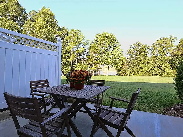 412 Colwick Ln — Photo 13