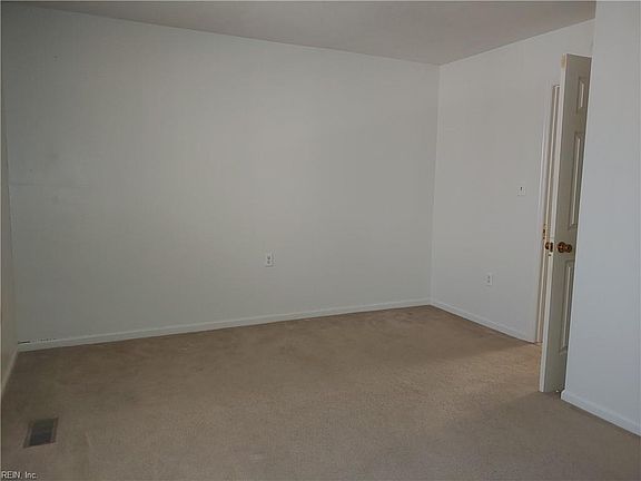 4th image of 12 Roffman Pl