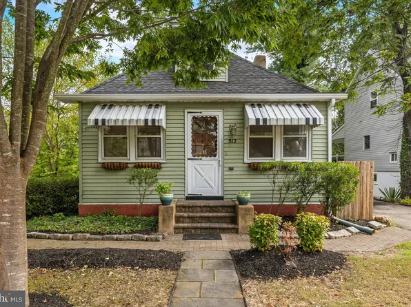 512 Regenhard Ave, Moorestown, NJ 08057