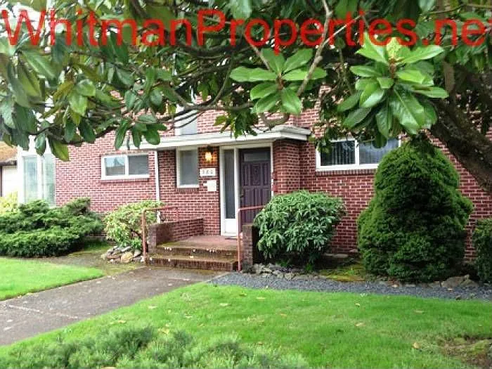 980 W 18th, Front