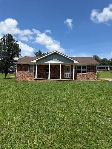 210 Oak St Photo 1
