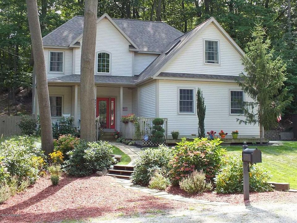 1st image of 3271 Millard Ave #35
