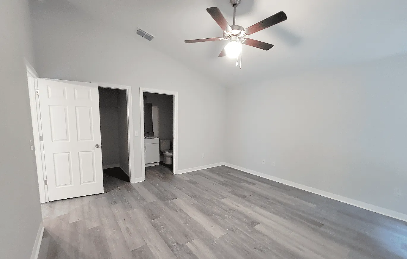 3 bed, 1351 sqft, $1,680 — Photo 3
