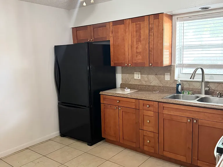 356 SW 2nd Pl #3 — Photo 9