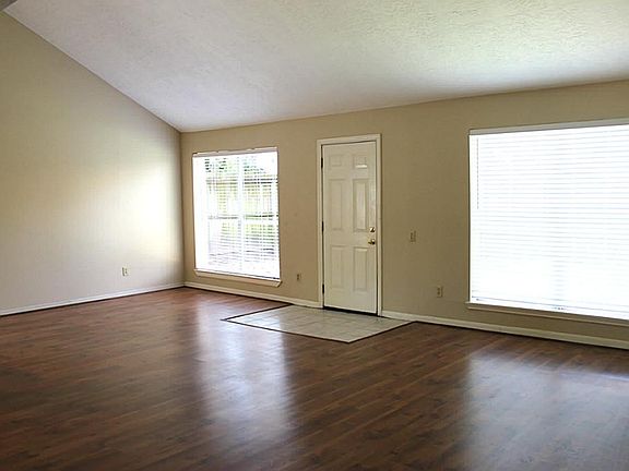 4th image of 206 Kings Ct