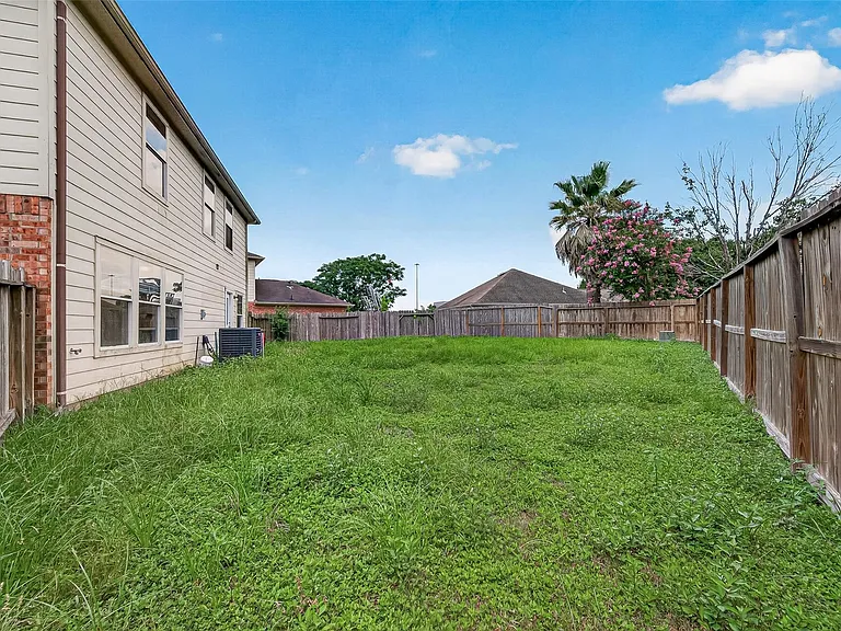 19451 Nasworthy Dr — Photo 47