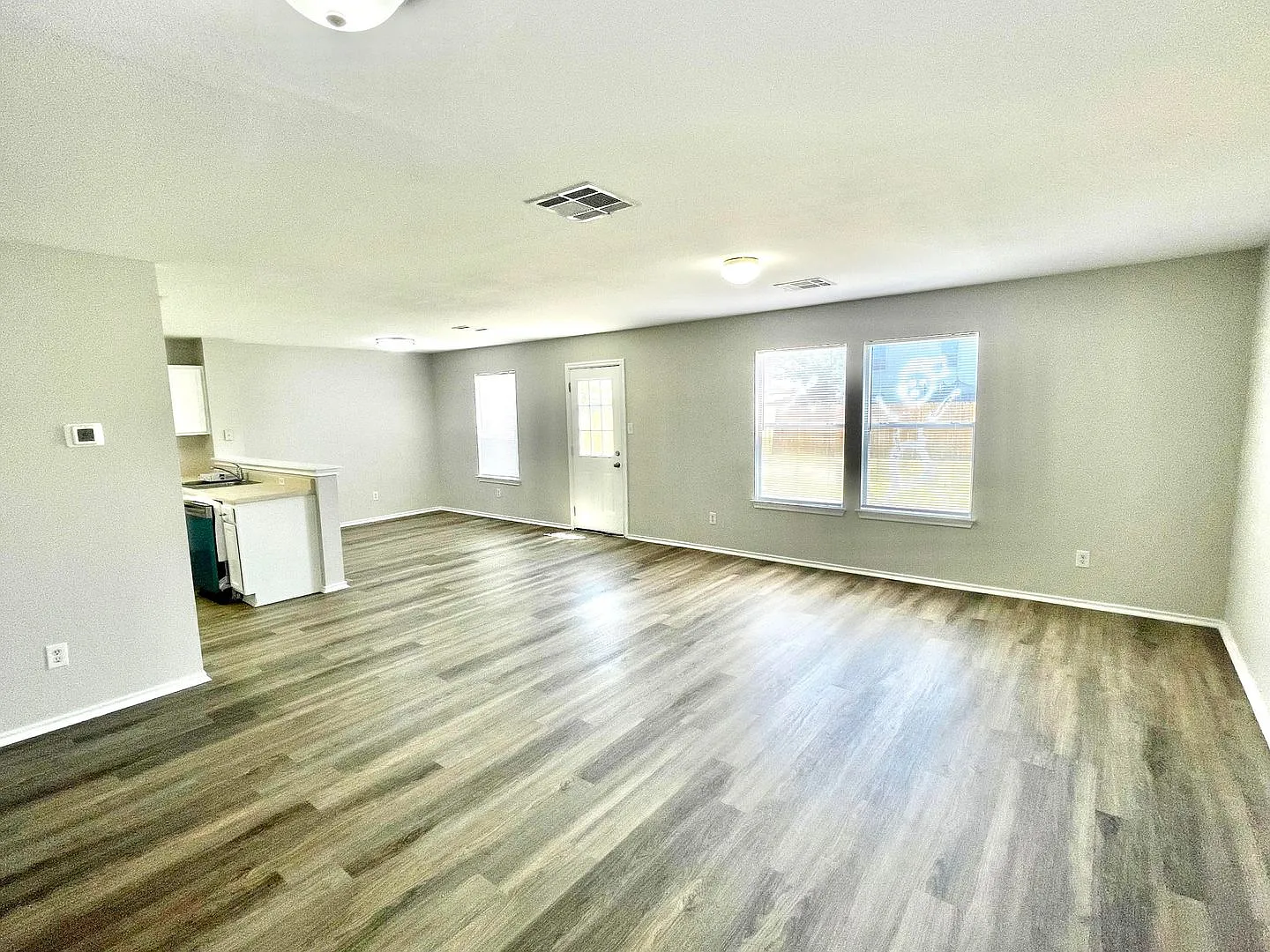 Four Bedroom House for Lease in Manor! — Photo 3