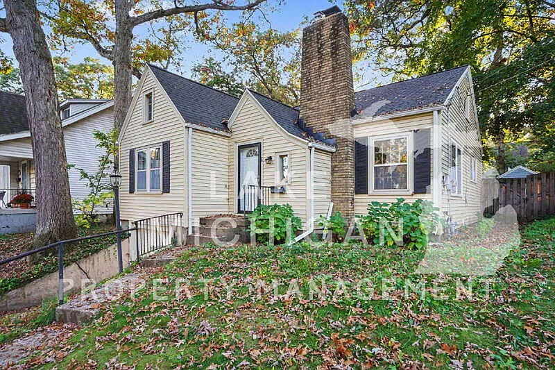 2 bed, 1.0 bath, 1122 sqft, $1,895 — Photo 2