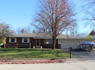 902 Somerset Dr, Janesville, WI 53546