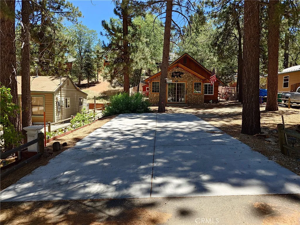 2 bed, 920 sqft, $2,250 — Photo 2