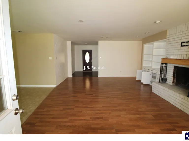 616 Manning Dr — Photo 4