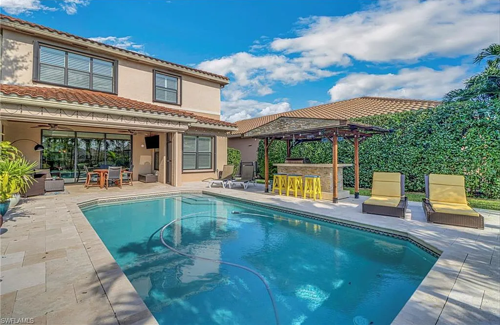 4 bed, 3.5 bath, 2800 sqft, $15,000 — Photo 2