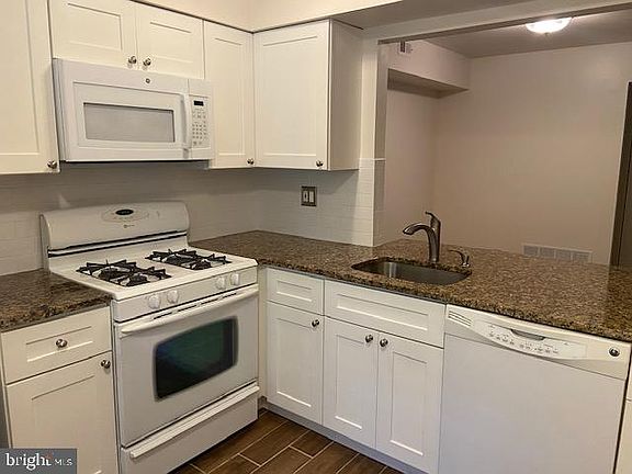 5th image of 101 Arden Ct #101A