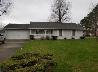 305 Indian Dr, Johnston City, IL 62951