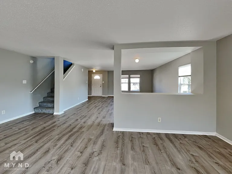 1945 Branchside Ct — Photo 2