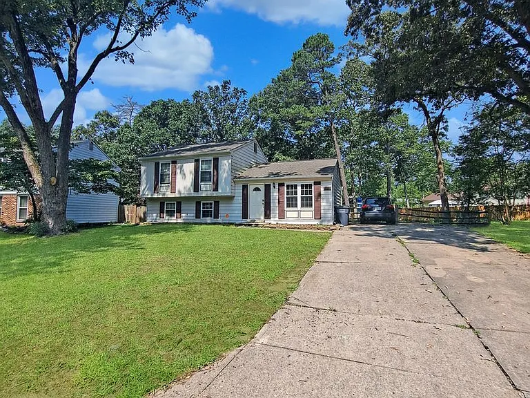 5209 Vaughan Ct — Photo 2
