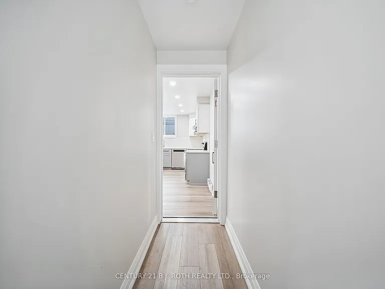 14 Christine Pl #LOWER — Photo 8