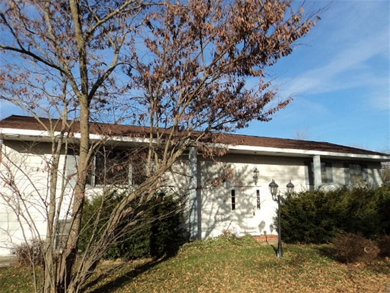1st image of 923 William Dr