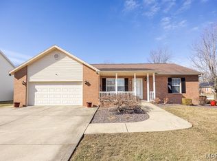 9915 Bending Oaks Dr, Lebanon, IL 62254