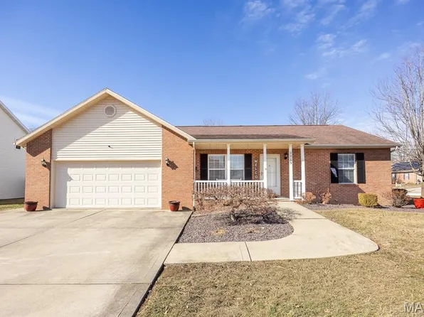 9915 Bending Oaks Dr, Lebanon, IL 62254