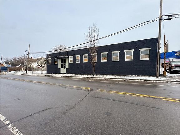 2nd image of 1116 N Clinton Ave