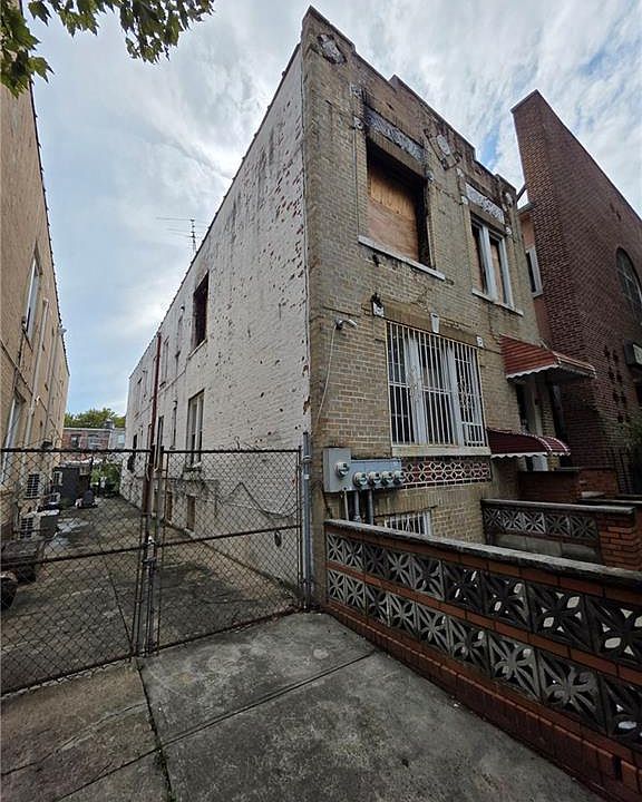 2nd image of 758 44th St