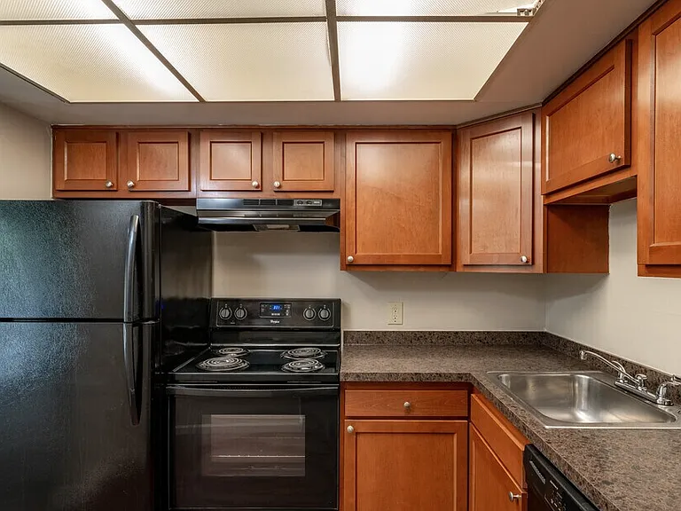 Fountainview East Apartments — Photo 1