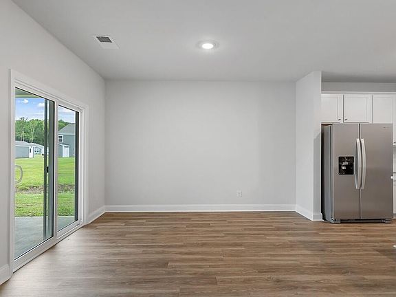 5th image of 176 Broadstone Dr