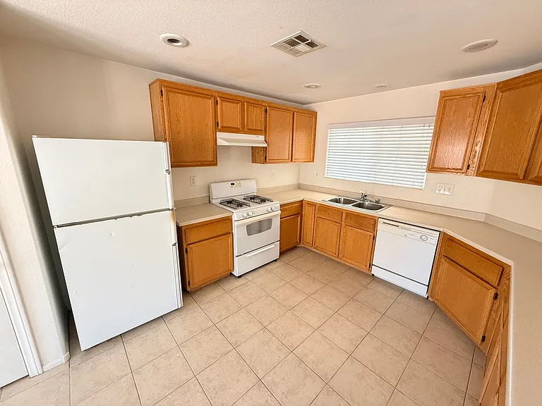 2416 Cockatoo Dr — Photo 8