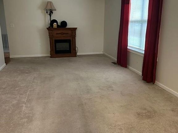 3rd image of 25 Royal Dr
