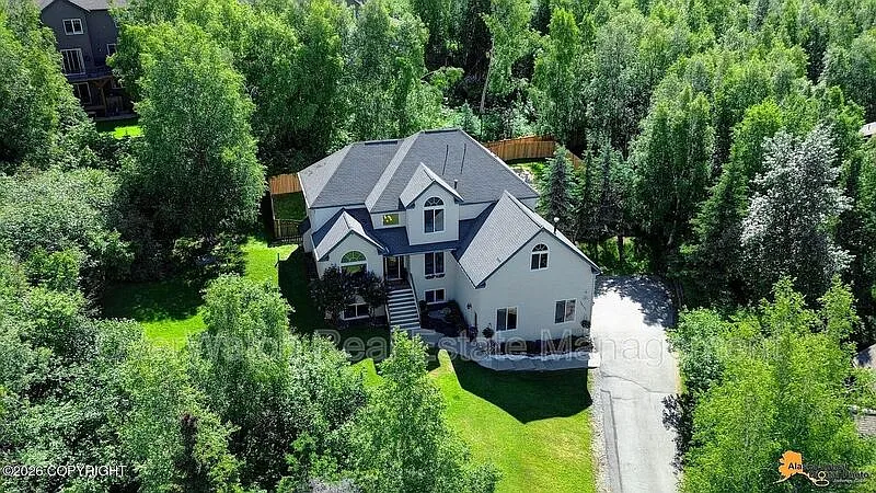 5 bed, 5.0 bath, 4484 sqft, $5,200 — Photo 2