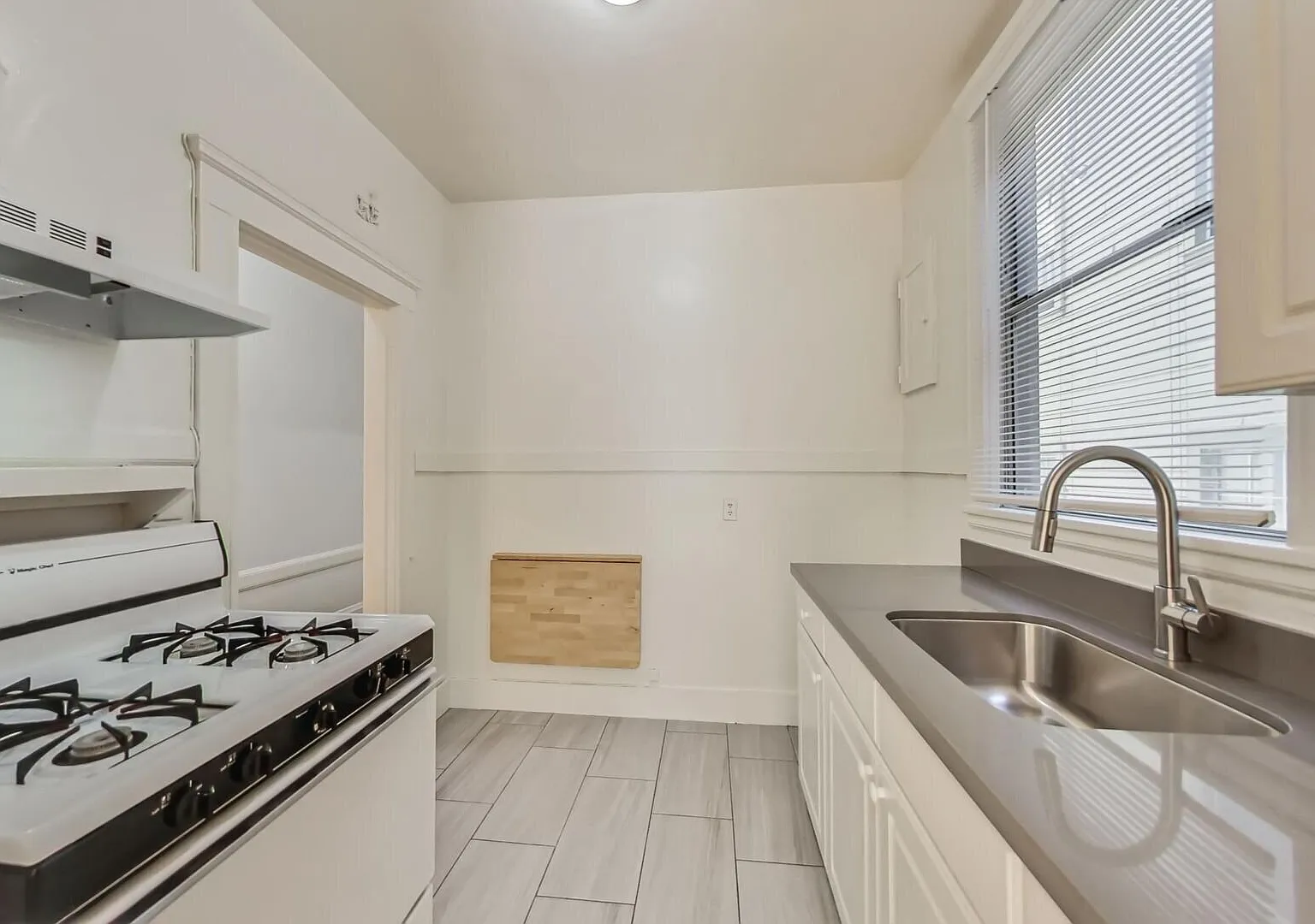 Your New Home is Waiting! Beautiful Studio! Lease Today! — Photo 3