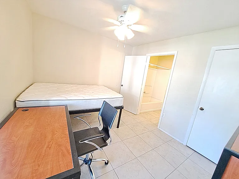 4000 SW 23rd St #1107 — Photo 5