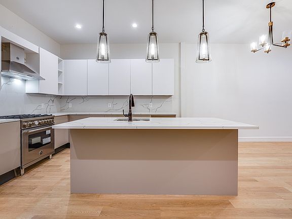 5th image of 1021 Washington St APT 4