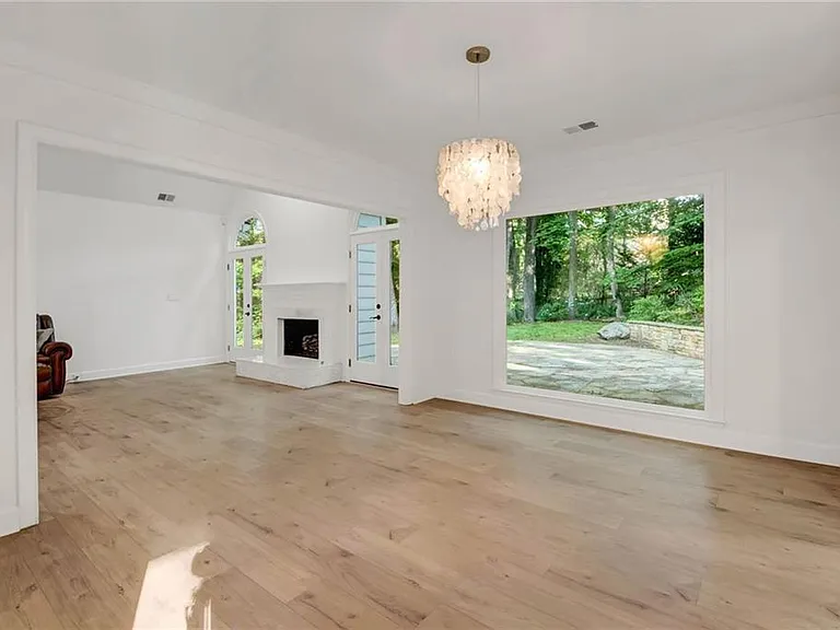 1055 Downing Ct NE — Photo 14