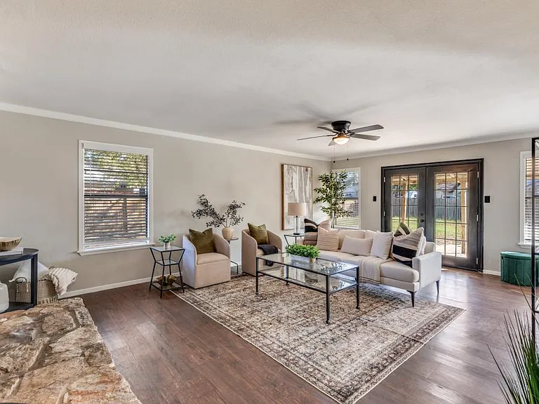 12901 Lamplight Village Ave — Photo 3
