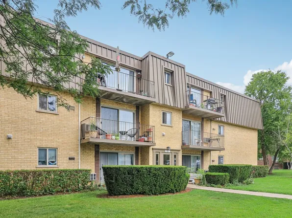 584 Fairway View Dr APT 1I, Wheeling, IL 60090