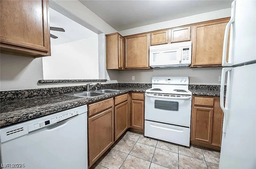 1 bed, 1.0 bath, 659 sqft, $1,300 — Photo 2
