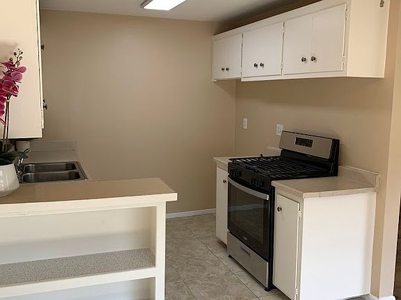 Kitchen. New Stove. New Light Fixtures. Very Clean.