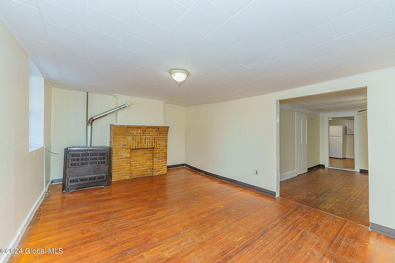 4th image of 316 4th Street